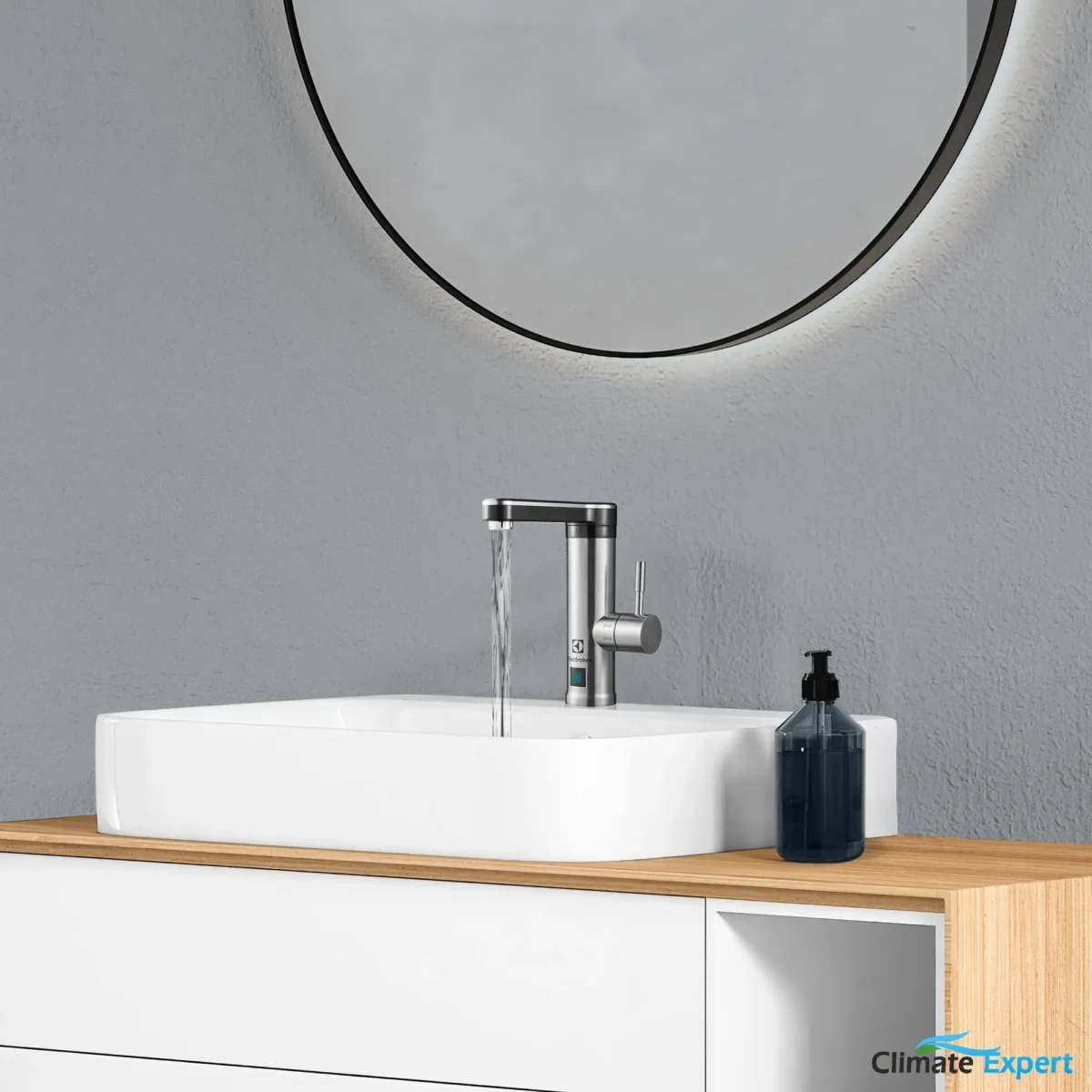Проточный электрический водонагреватель-кран Electrolux Taptronic S
